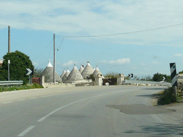 P1230128sp17trulli